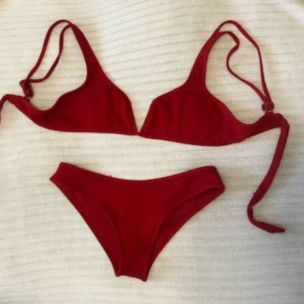 red bikiniw